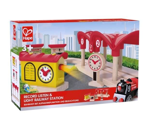 Hape Bahnhof mit Aufnahmefunktion und Beleuchtung